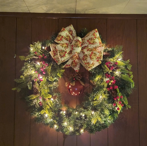 Holiday Wreath with Bell - Picture 15 of 16